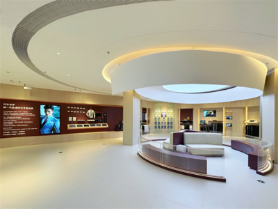 衬衫老罗 用美学空间与多媒体交互重塑线下零售体验